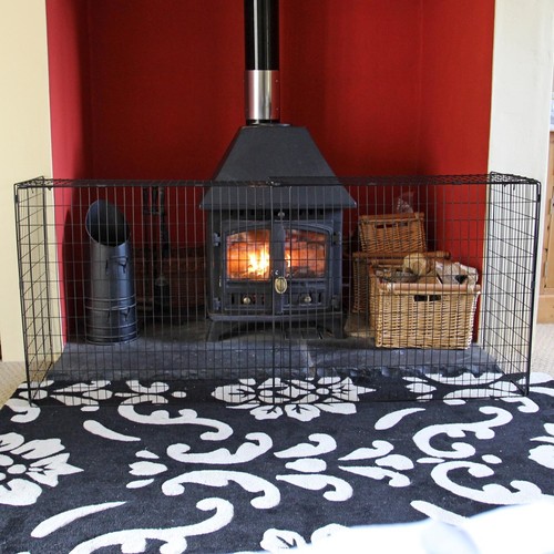 Extendable fire guard nursery - guard,